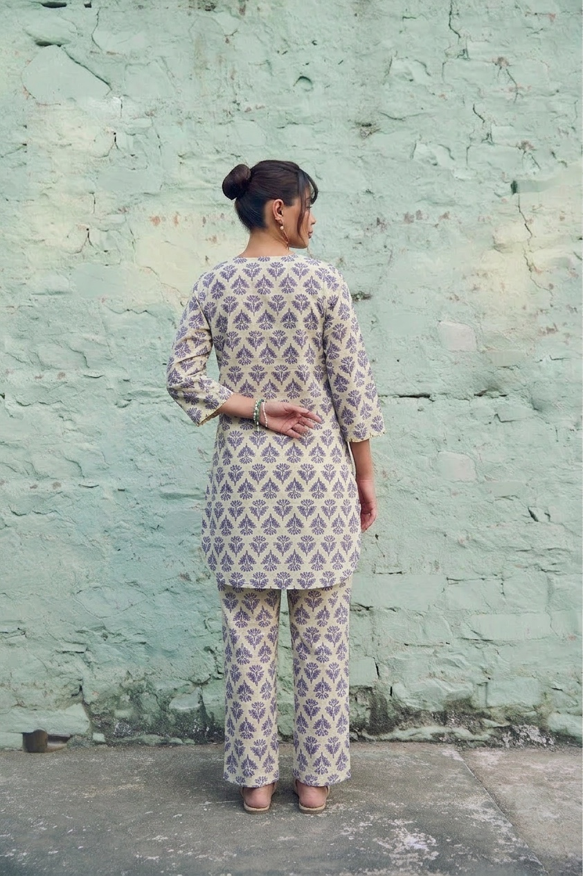 Shwet Kusum — look 3